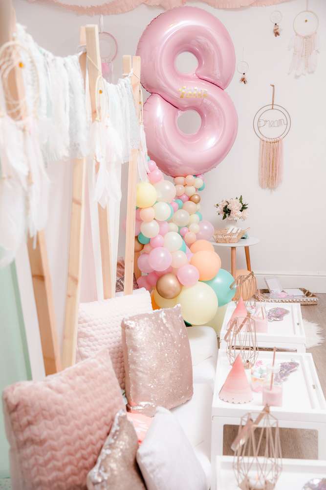 Gorgeous balloon party decorations at Boho birthday party