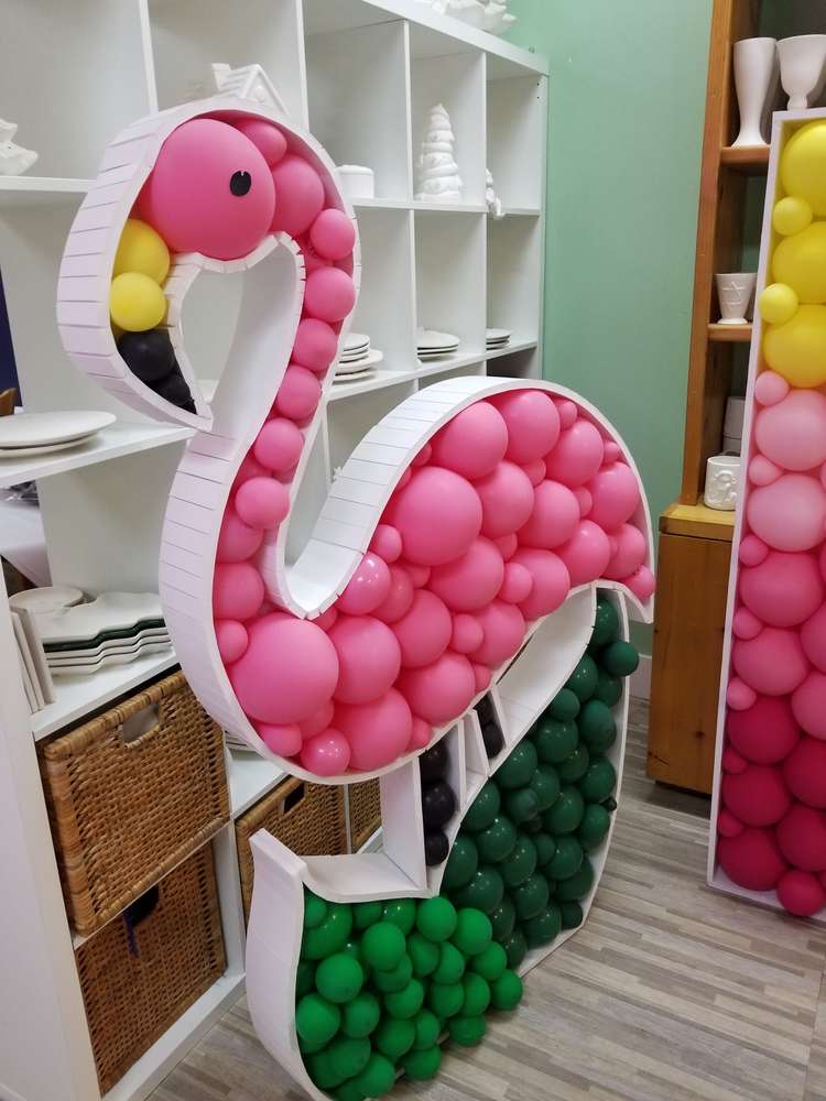Flamingo balloon party decorations