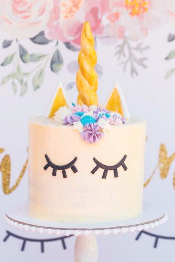 Beautifull Golden Horn Unicorn Cake