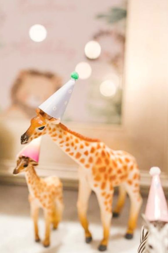 Fun animal party decorations