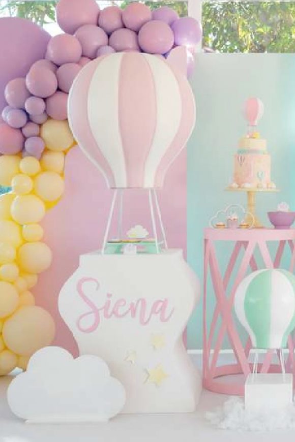 Hot Air Balloon 1st birthday party | CatchMyParty.com Hot Air Balloon 1st birthday party