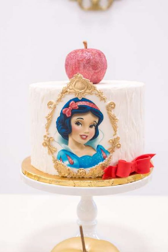 Snow White 1st birthday party | CatchMyParty.com Snow White 1st birthday party