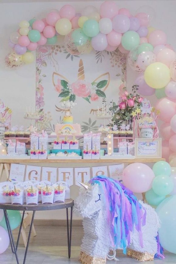 Unicorn 1st birthday party | CatchMyParty.com Unicorn 1st birthday party