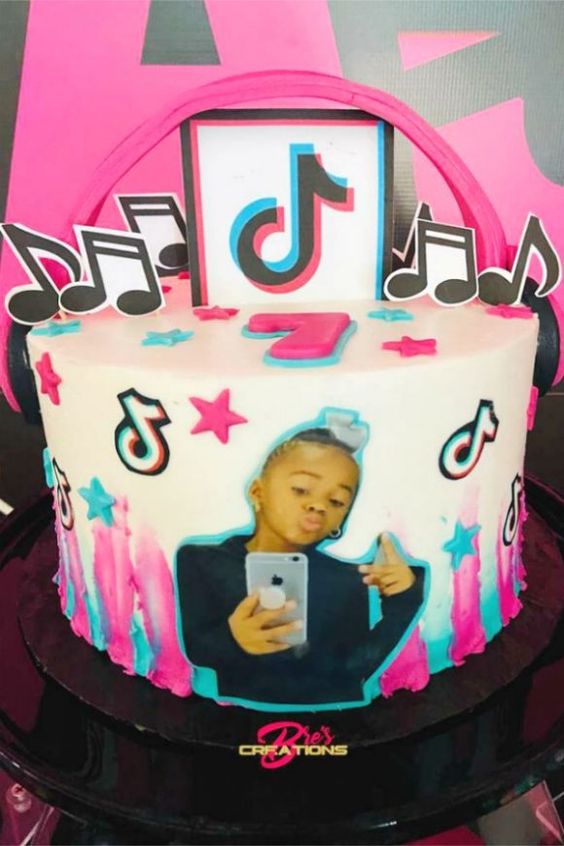 Cool Musical TikTok Cake