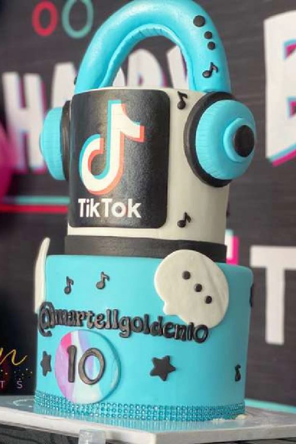 TikTok Birthday Cake with headphones 