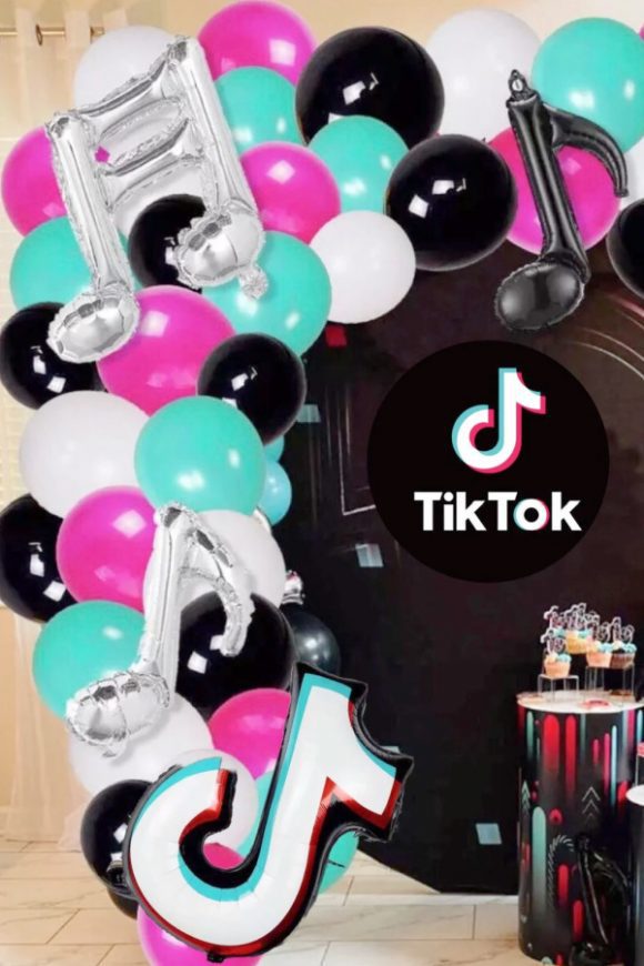 TikTok Balloon Garland