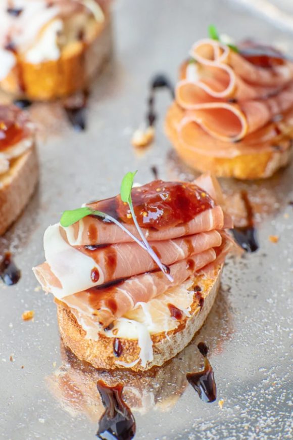 Fig & Prosciutto Crostini | CatchMyParty.com Fig & Prosciutto Crostini