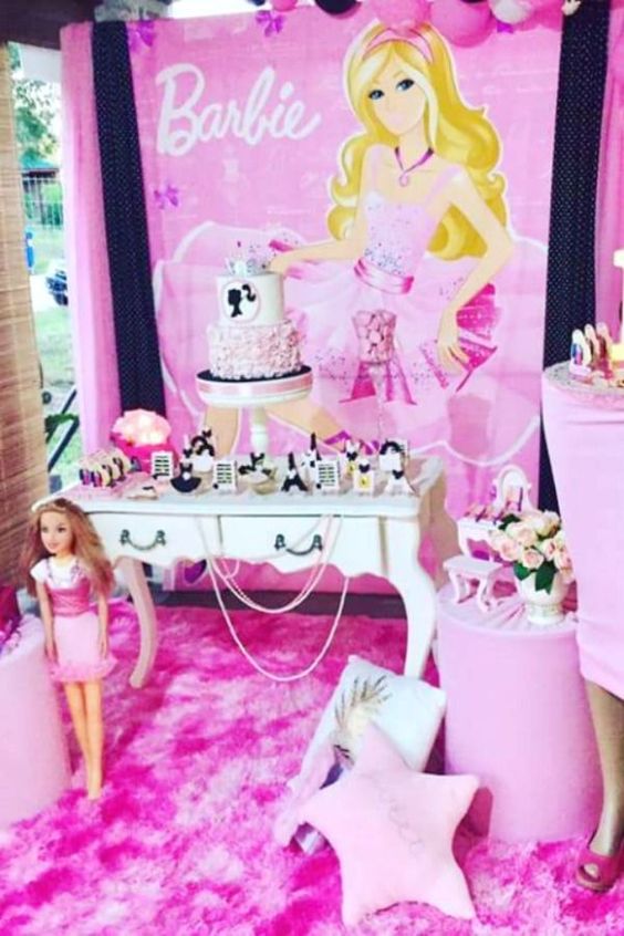Barbie birthday party | CatchMyParty.com Barbie birthday party