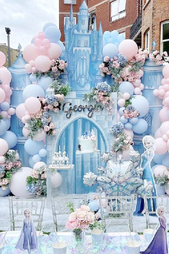 Frozen birthday party | CatchMyParty.com Frozen birthday party