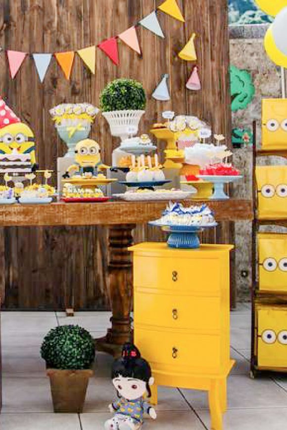 Minion birthday party | CatchMyParty.com Minion birthday party