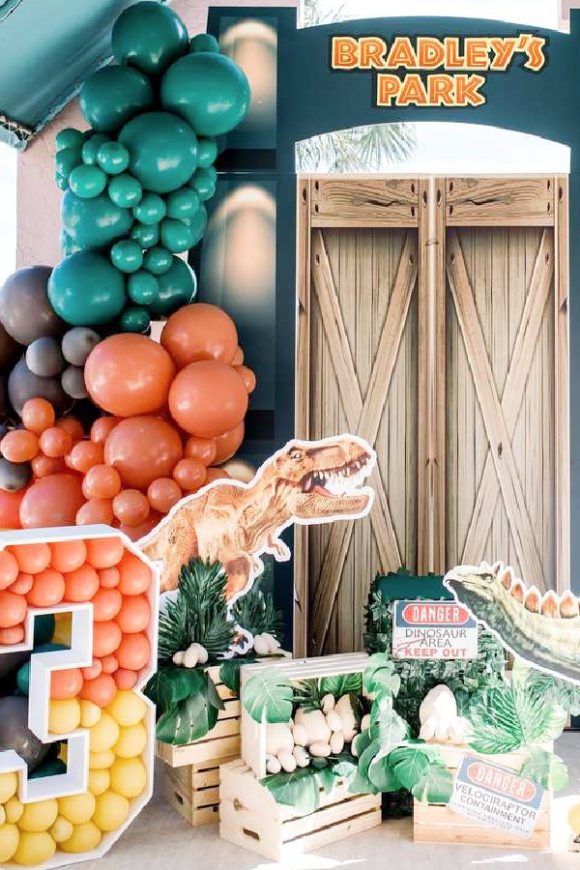 Dinosaur birthday party | CatchMyParty.com Dinosaur birthday party