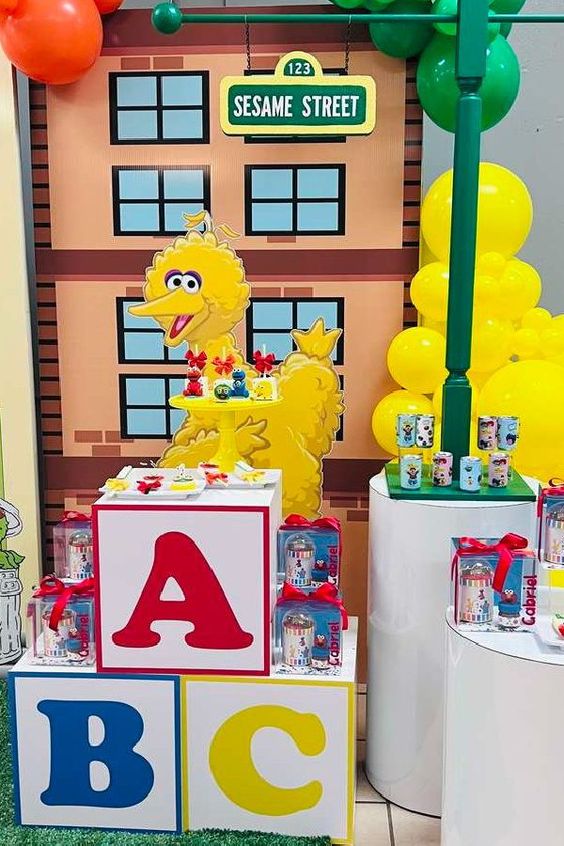 Sesame Street birthday party | CatchMyParty.com Sesame Street birthday party