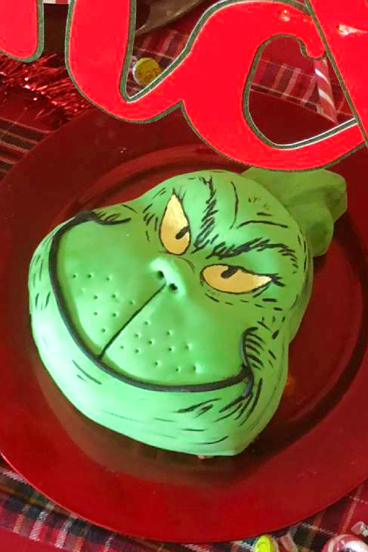 Grinch Cake Idea for a Whoville Christmas Party Grinch Cake Idea for a Whoville Christmas Party