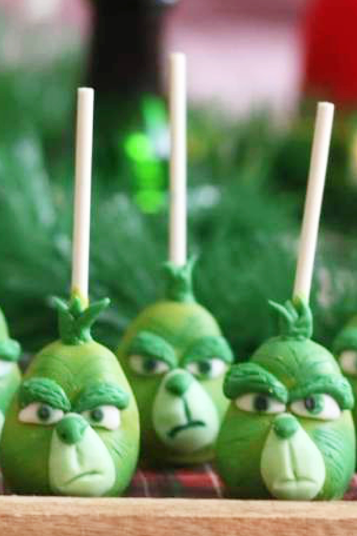 Grinch Cake Pops for a Fun Christmas Dessert Grinch Cake Pops for a Fun Christmas Dessert