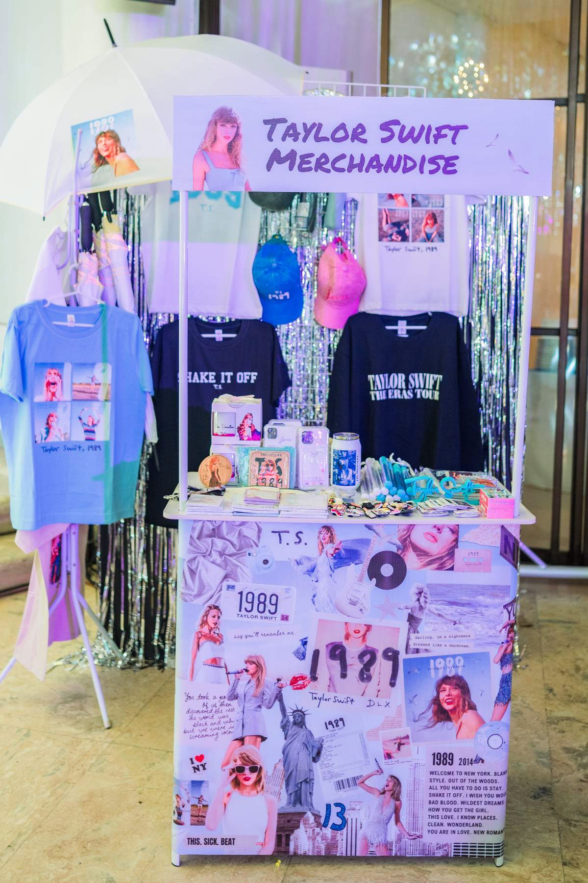 Merchandise Party Favor Stand