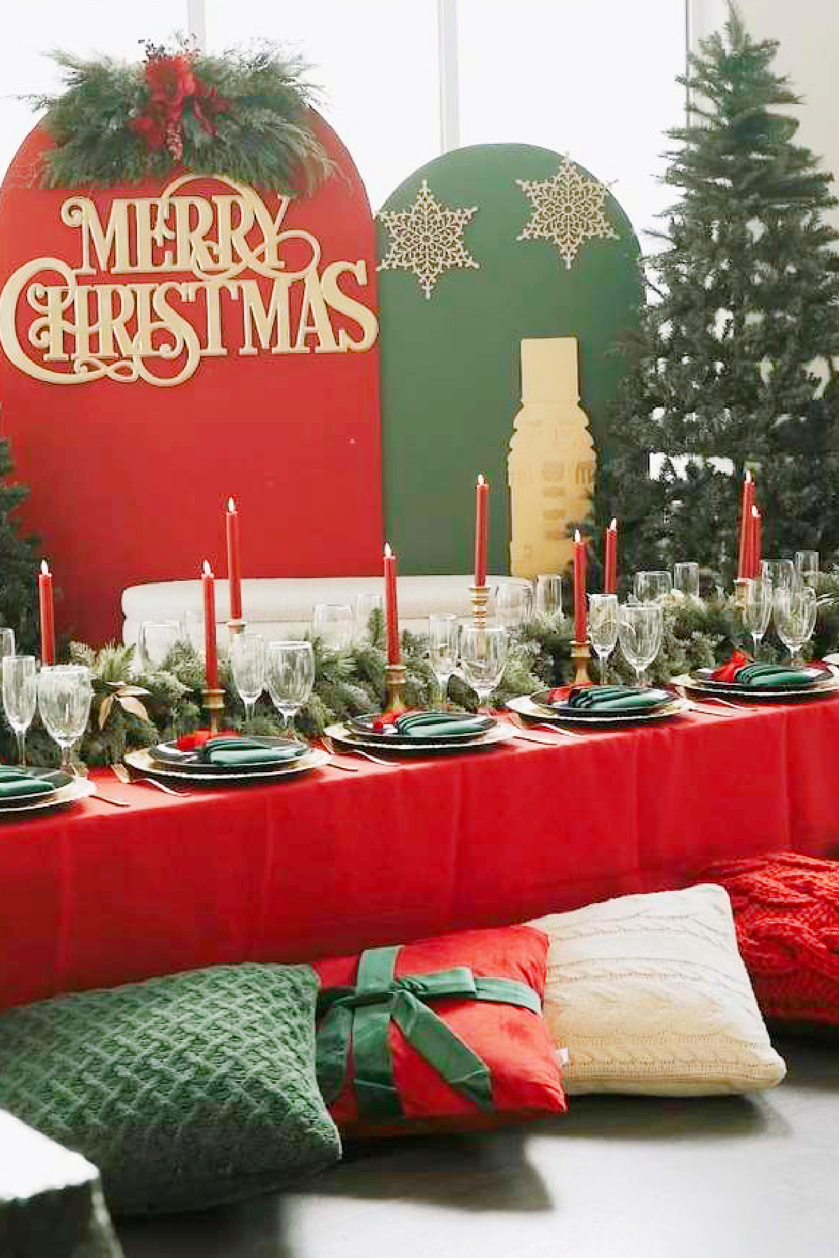 Holiday SoirĂŠe Holiday SoirĂŠe