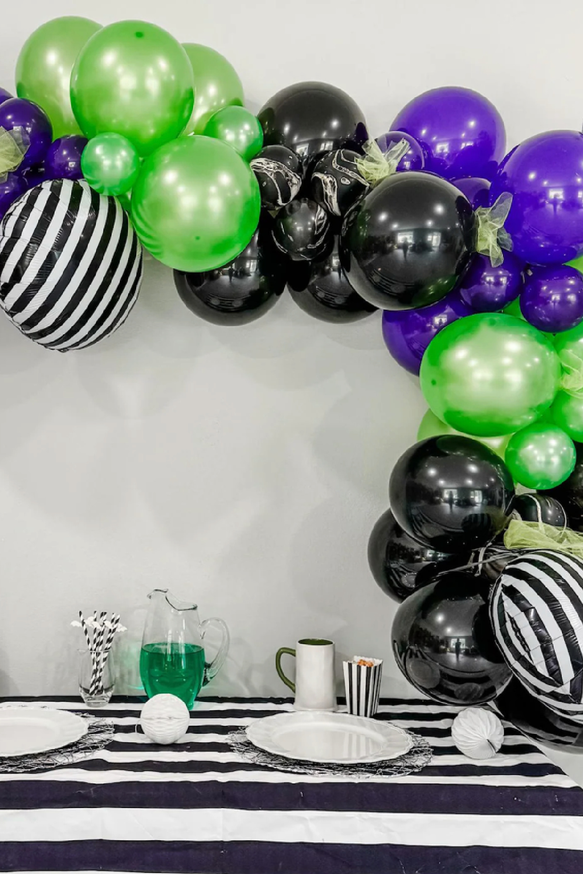 Beetlejuice Balloon Garland